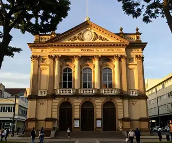 Descubra a História e a Magia do Theatro Carlos Gomes em Vitória