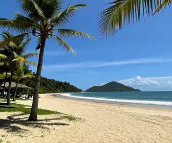 Descubra a Praia das Castanheiras em Vitória - Um Paraíso Natural
