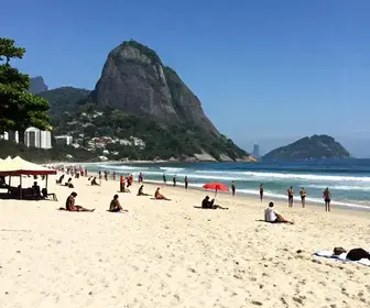 Descubra a Praia de Camburi: O Paraíso em Vitória - ES