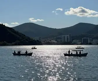 Descubra o Encanto do Passeio de Barco pela Baía de Vitória