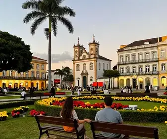 Explorando a Praça dos Namorados em Vitória: Um Destino Romântico