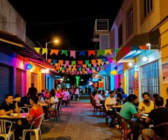 Rua da Lama: O Coração da Vida Noturna de Vitória